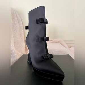 NIB Dolls Kill Widow Mourning Belle Heeled Booties Black Pointed Tow Bow Satin